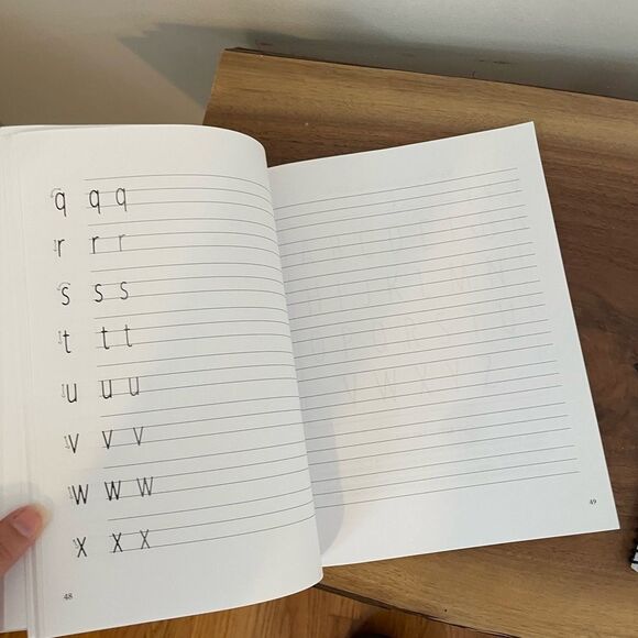 A Beginner's Guide: Learn Hand Lettering and Brush Lettering Book - Picture 3 of 4